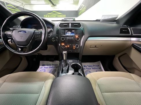 Used 2016 Ford Explorer XLT image 18