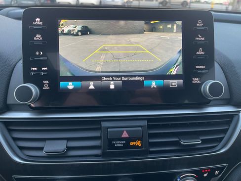 Used 2020 Honda Accord Touring image 25