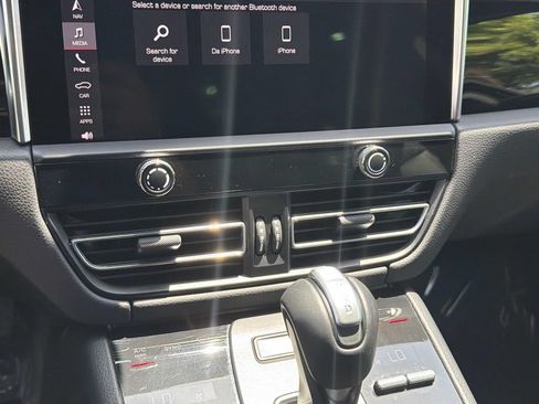 Used 2024 Porsche Macan AWD/4WD image 24