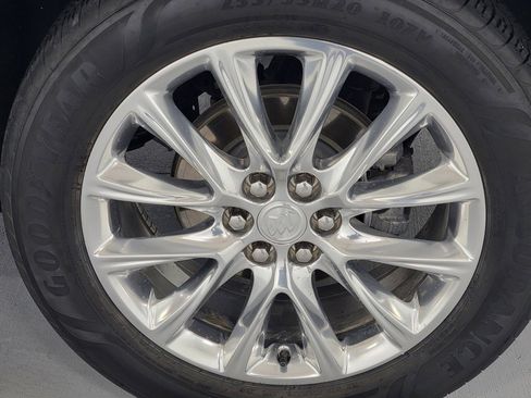 Used 2020 Buick Enclave Essence image 11