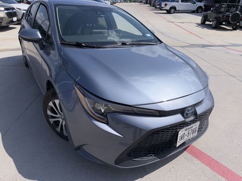 Used 2022 Toyota Corolla LE image 2