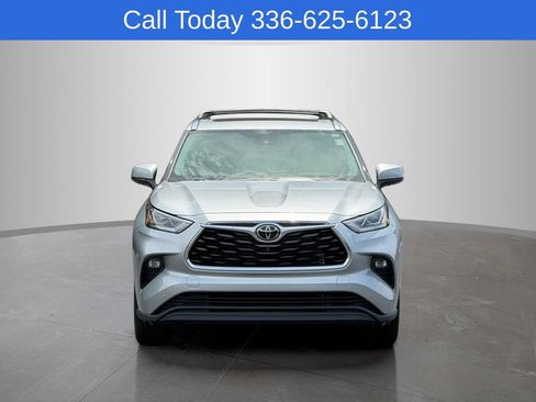 Used 2021 Toyota Highlander Limited FWD image 8