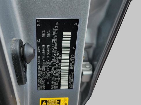 Used 2017 Toyota Highlander XLE image 29