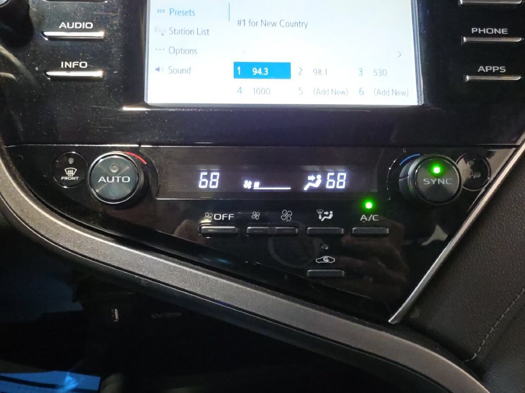 Used 2018 Toyota Camry XSE FWD image 17