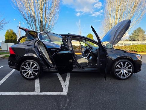 Used 2017 Volvo S60 T5 Inscription Platinum image 24