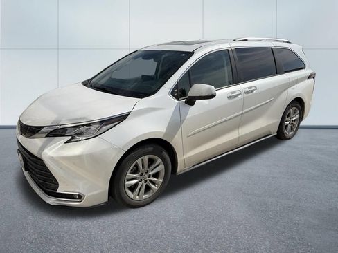 Used 2023 Toyota Sienna Limited AWD/4WD image 2
