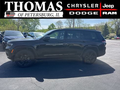 Used 2023 Jeep Grand Cherokee L Limited w/ Black Appearance Package AWD/4WD image 4