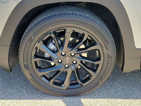 Used 2024 GMC Terrain SLE w/ Driver Convenience Package FWD image 17