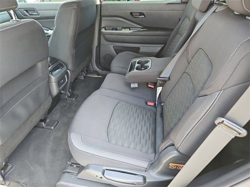 Used 2025 Nissan Pathfinder SV image 18