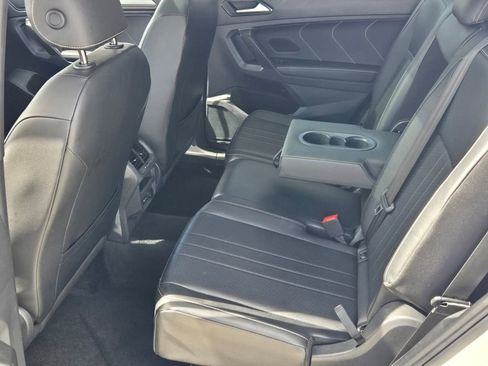 Used 2023 Volkswagen Tiguan SE R-Line image 12