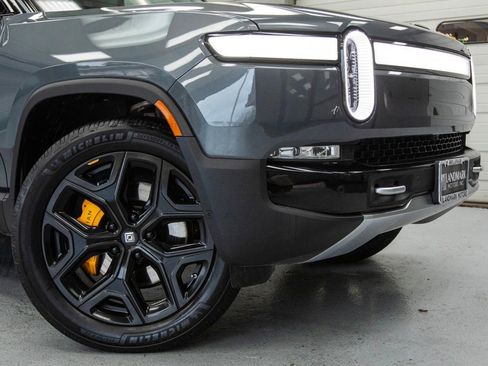 Used 2023 Rivian R1S Adventure image 10