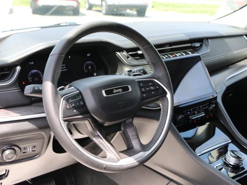 Used 2023 Jeep Grand Cherokee Limited w/ Luxury Tech Group II AWD/4WD image 19