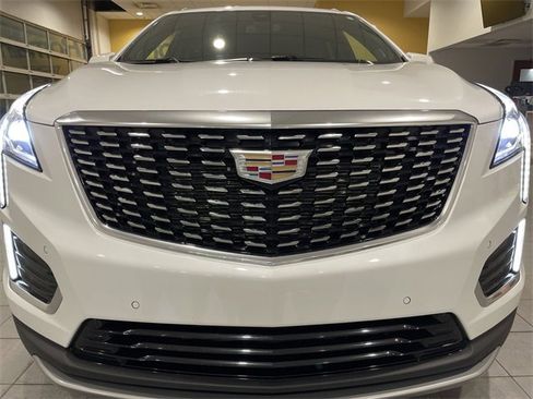 Certified 2025 Cadillac XT5 Premium Luxury image 9