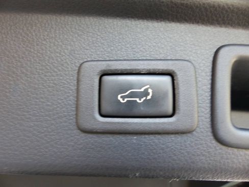 Used 2017 Subaru Forester 2.5i Touring AWD/4WD image 36