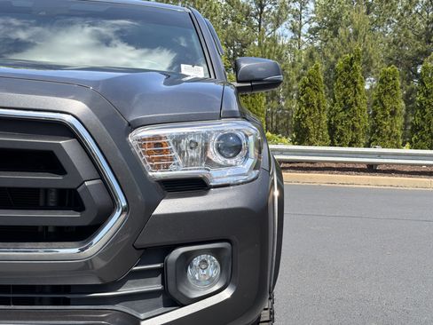 Used 2022 Toyota Tacoma SR5 w/ Technology Package RWD image 38