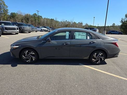 New 2026 Hyundai Elantra Limited FWD image 17