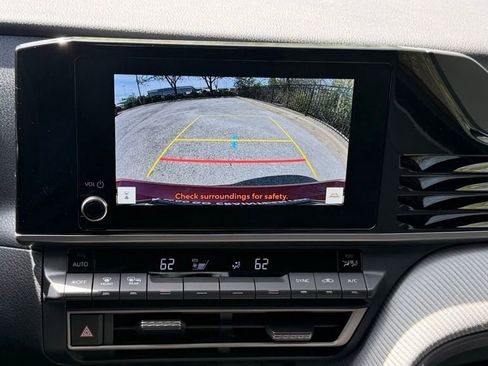 Used 2025 Toyota Camry SE image 15