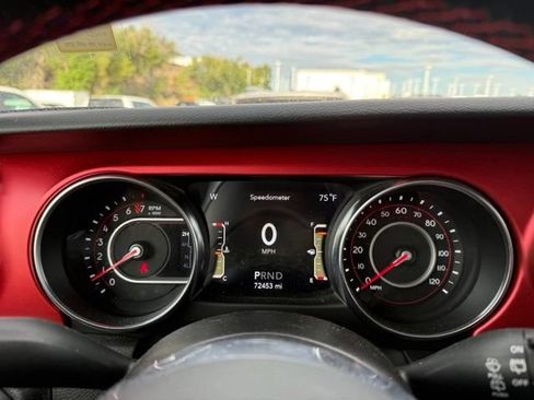 Used 2022 Jeep Wrangler Unlimited Rubicon w/ LED Lighting Group AWD/4WD image 18