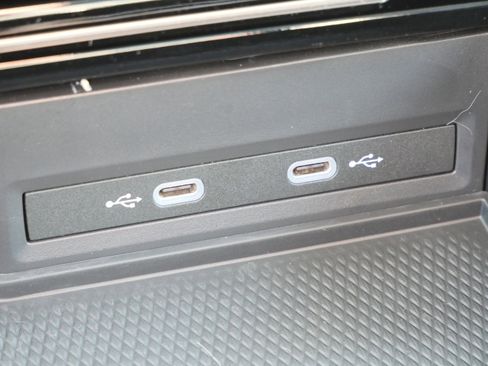 Certified 2025 Volkswagen Atlas Peak Edition SE AWD/4WD image 28