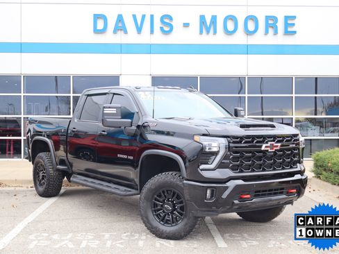 Used 2025 Chevrolet Silverado 2500 ZR2 w/ Technology Package image 2