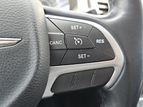 Used 2015 Chrysler 200 Limited w/ Convenience Group FWD image 11