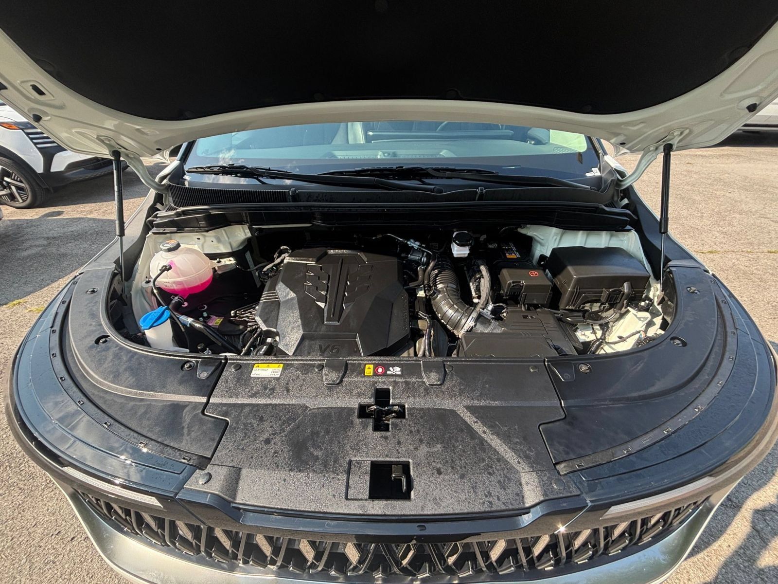 Used 2026 Kia Carnival FWD image 34