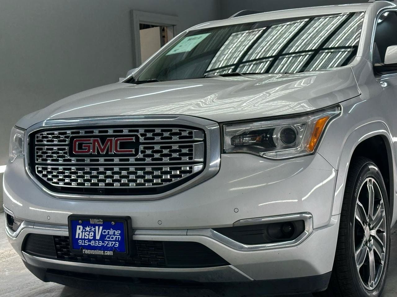 Used 2019 GMC Acadia Denali w/ Technology Package FWD image 4