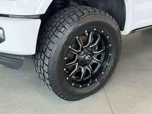 Used 2016 Ford F150 Lariat w/ Equipment Group 502A Luxury AWD/4WD image 9