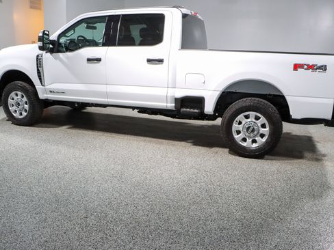 Used 2023 Ford F250 XLT w/ FX4 Off-Road Package AWD/4WD image 10