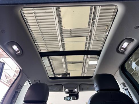 Used 2023 Buick Envision Essence w/ Sport Touring Package image 15