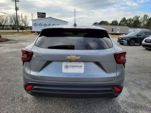 Used 2024 Chevrolet Trax LS w/ Driver Confidence Package image 4