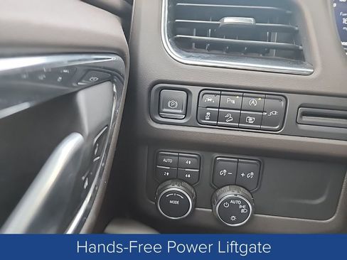 Used 2022 Chevrolet Tahoe Z71 w/ Luxury Package image 9