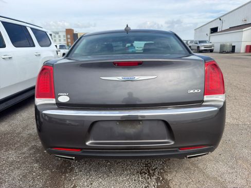 Used 2019 Chrysler 300 Limited AWD/4WD image 6