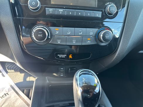 Used 2018 Nissan Rogue Sport S w/ S Appearance Package AWD/4WD image 22