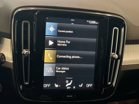 Used 2022 Volvo XC40 T5 Momentum image 16