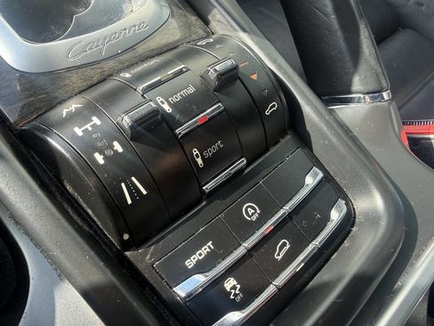 Used 2013 Porsche Cayenne Turbo image 34
