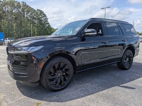 New 2026 Lincoln Navigator Reserve w/ Jet Appearance Package AWD/4WD image 8