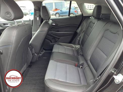Used 2025 Chevrolet Trax LT w/ LT Convenience Package FWD image 28