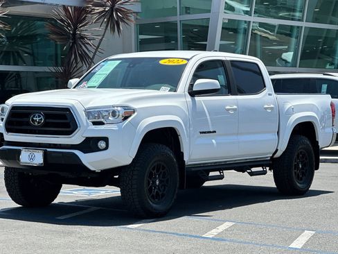 Used 2022 Toyota Tacoma SR5 RWD image 8