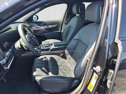 Certified 2023 BMW i7 xDrive60 AWD/4WD image 16