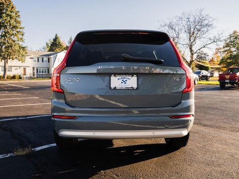 Used 2022 Volvo XC90 T6 Momentum w/ Climate Package image 6