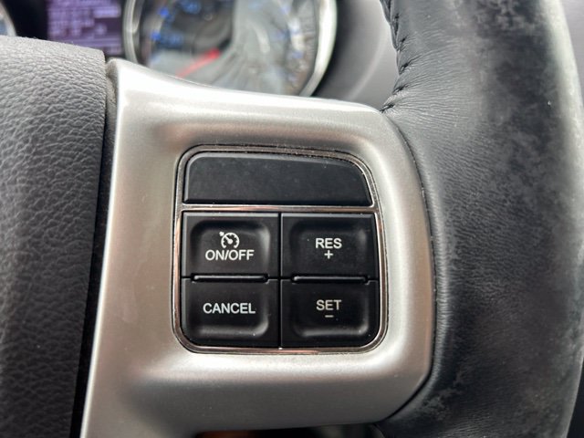 Used 2016 Chrysler Town & Country Touring-L FWD image 16