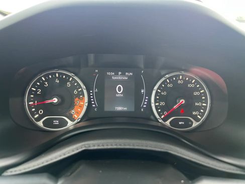 Used 2018 Jeep Renegade Latitude FWD image 10