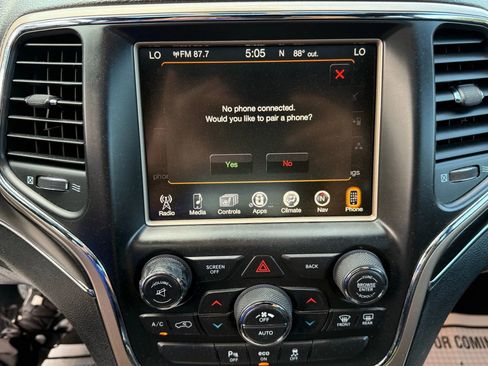 Used 2014 Jeep Grand Cherokee Limited image 19