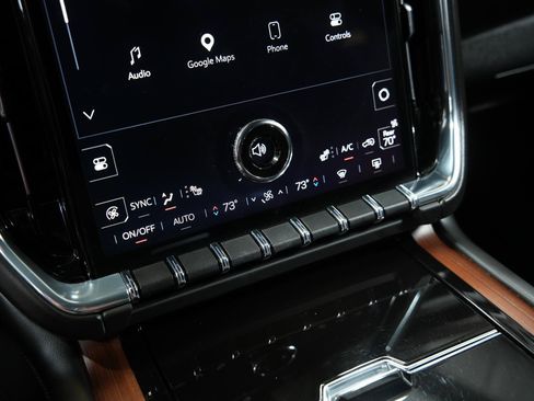 Used 2025 GMC Yukon Denali AWD/4WD image 47