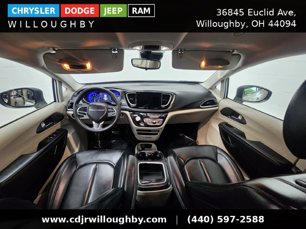 Used 2023 Chrysler Pacifica Touring-L FWD image 26