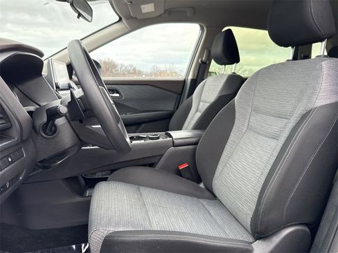 Used 2023 Nissan Rogue SV image 13