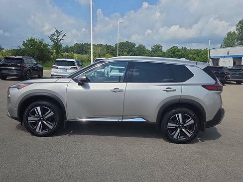 Used 2022 Nissan Rogue Platinum w/ Head-Up Display Package AWD/4WD image 2
