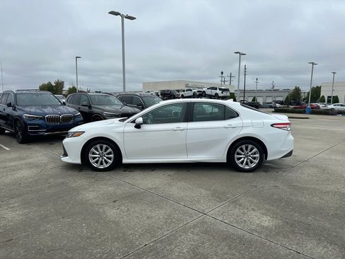 Used 2019 Toyota Camry LE image 10