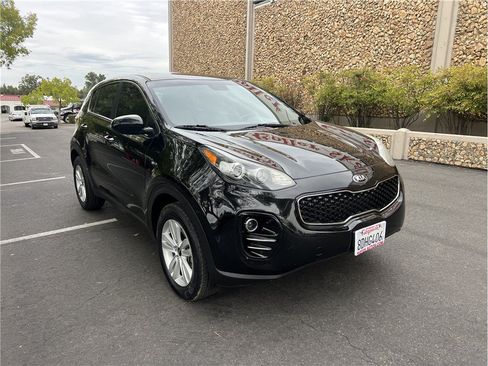 Used 2018 Kia Sportage LX AWD/4WD image 3